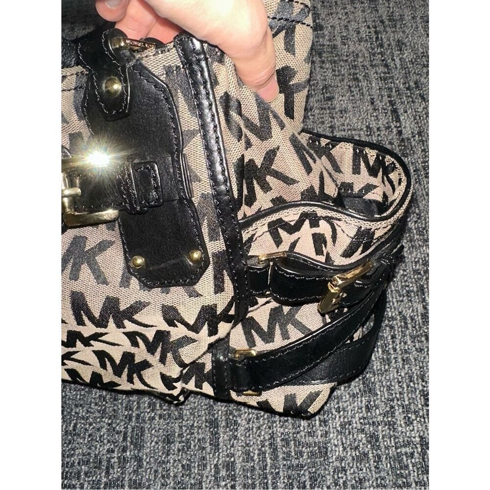 Michael Kors Large Zip Crossbody Bag with Top Handle Black canvas Monogram - Picture 2 of 10